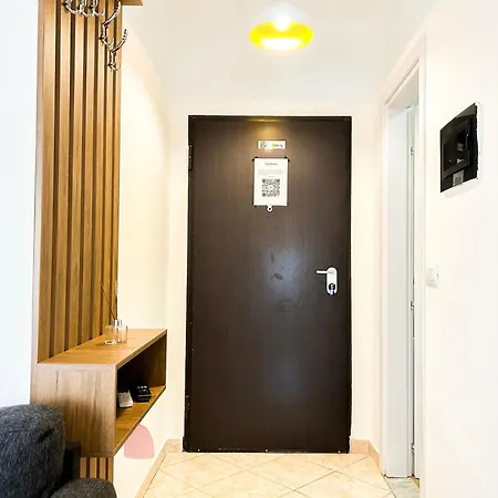 891 Apartment *