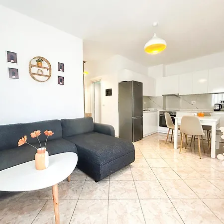 891 Apartment
